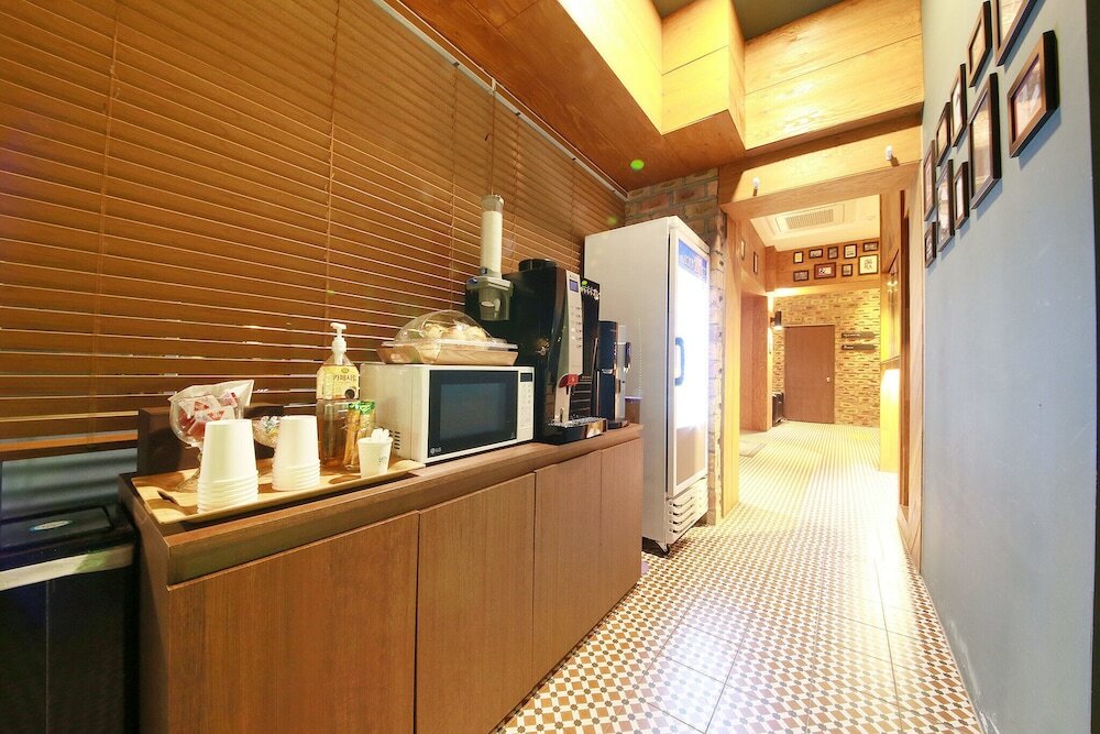 Фото Suwon City Hall Stn Soseol Smith Hotel