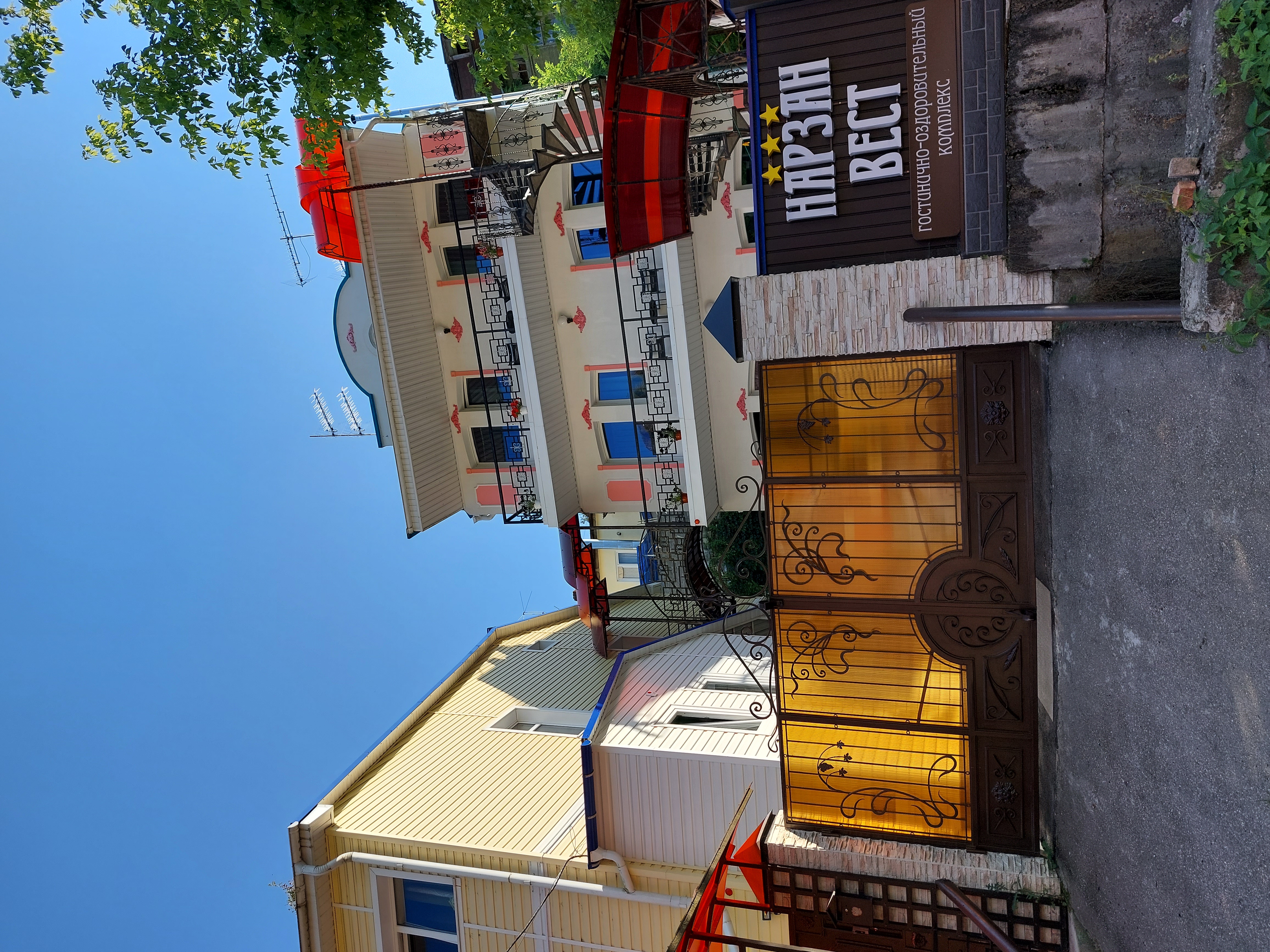 Фото отеля 2