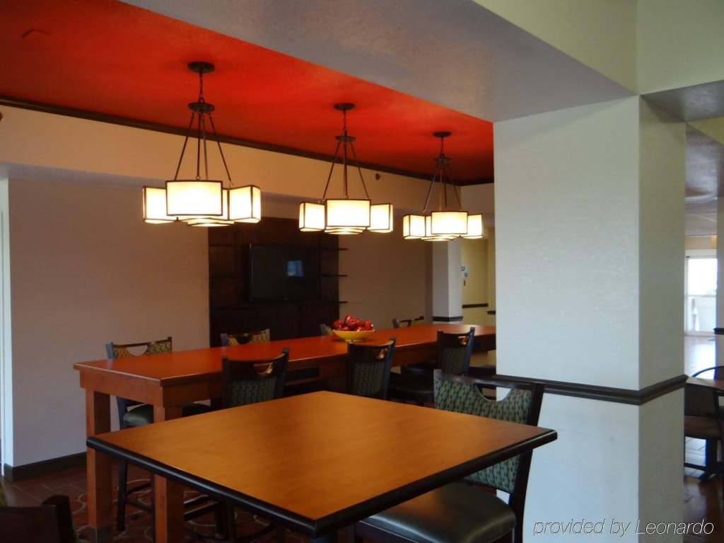 Фото Holiday Inn Express & Suites Port Charlotte, an Ihg Hotel