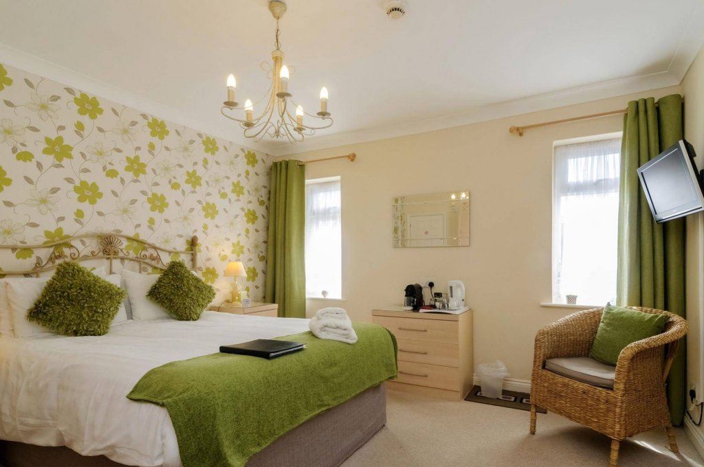 Фото The Gables Guest House