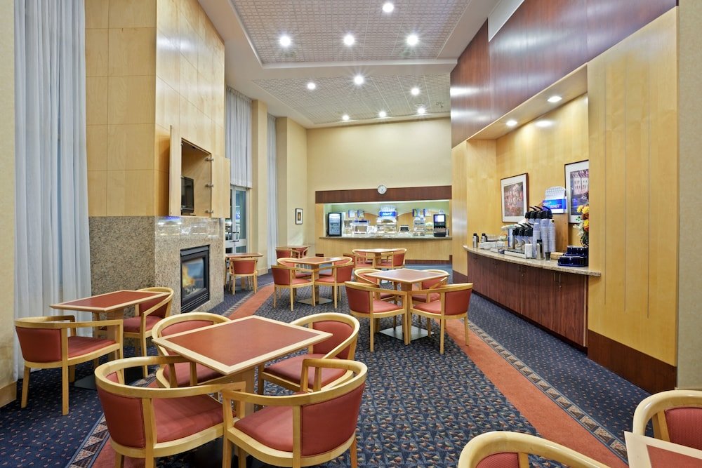 Фото Holiday Inn Express & Suites Langley