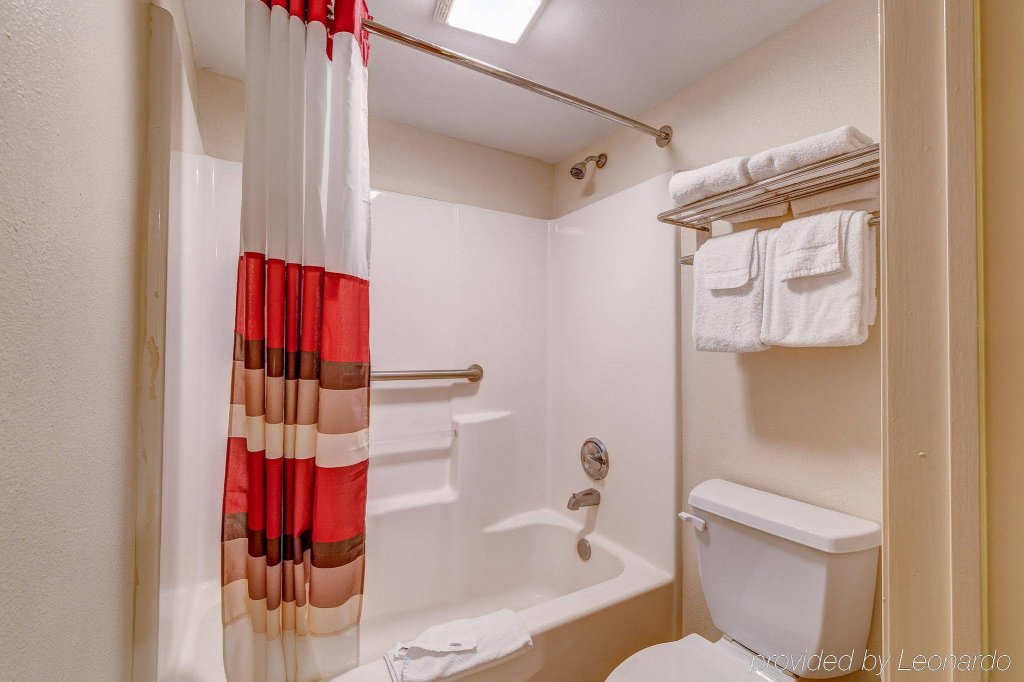 Фото HomeTowne Studios by Red Roof Amarillo West