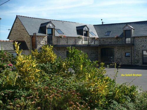 Гостиница Au Soleil Breton в Шатолене