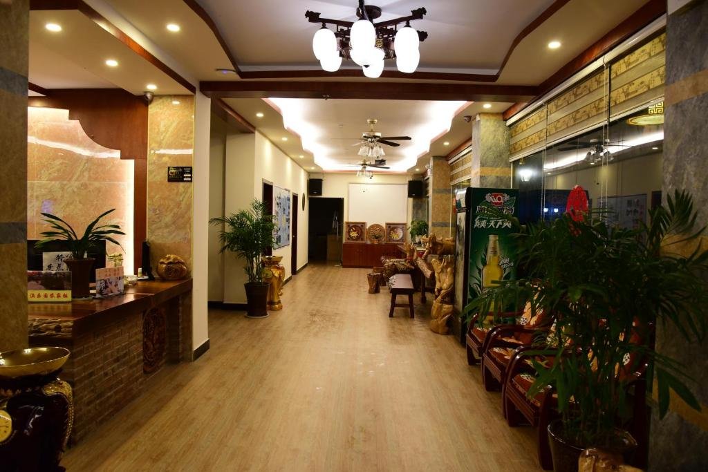 Фото Happy Journey Hotel