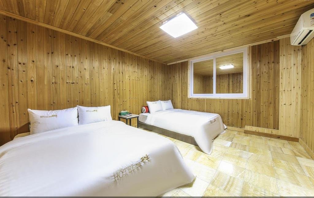 Фото The Haru Hotel