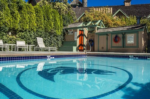 Гостиница Painter's Lodge в Кэмпбелл-Ривер