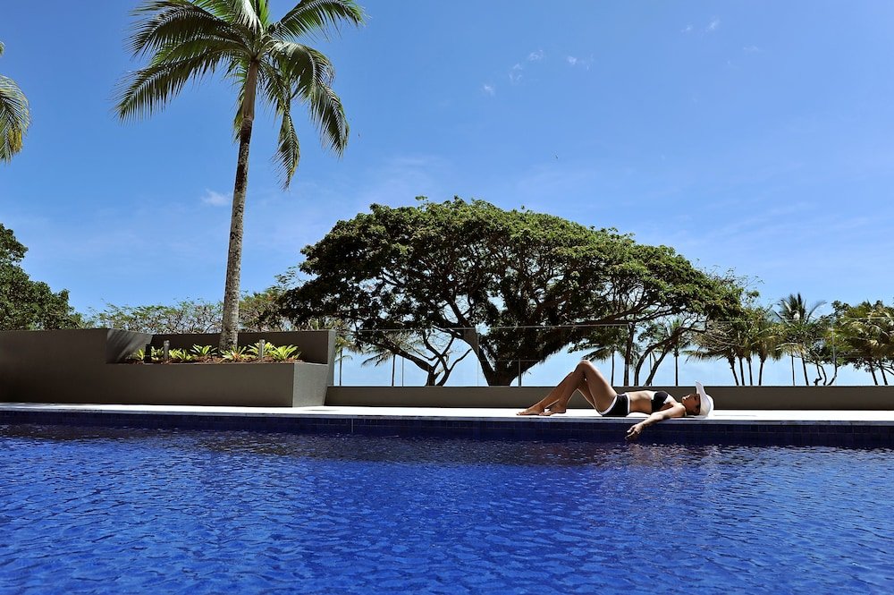 Фото Cairns Harbourside Hotel