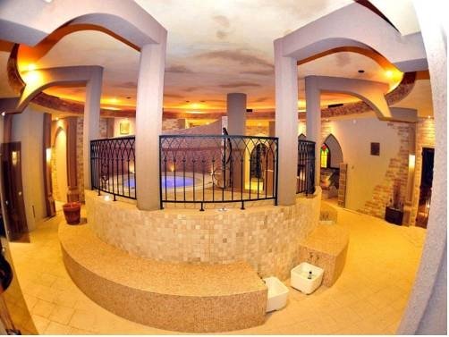 Фото отеля 2