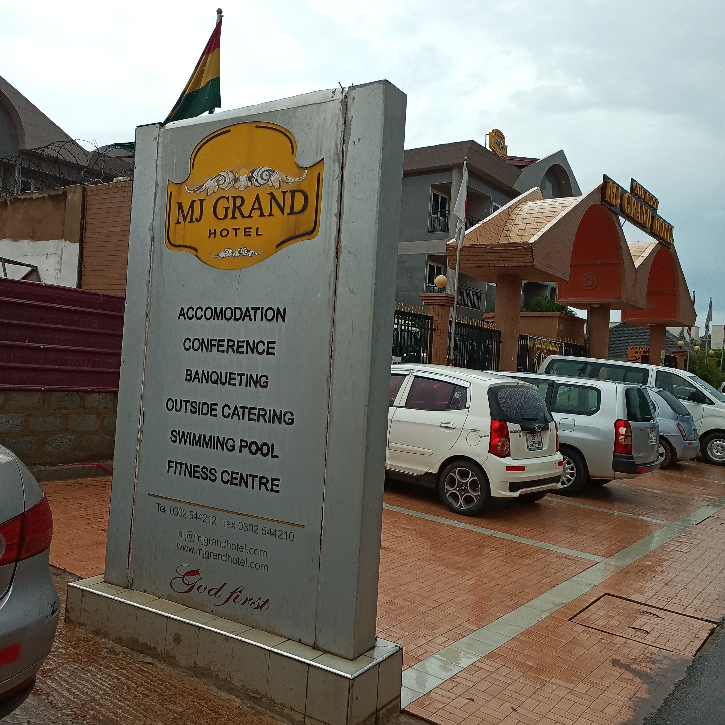 Фото MJ Grand Hotel