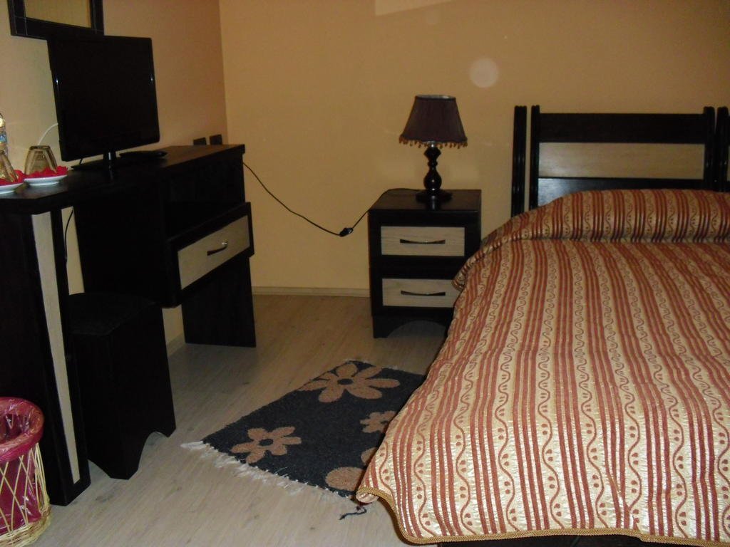 Фото Guest House Bujtina Leon