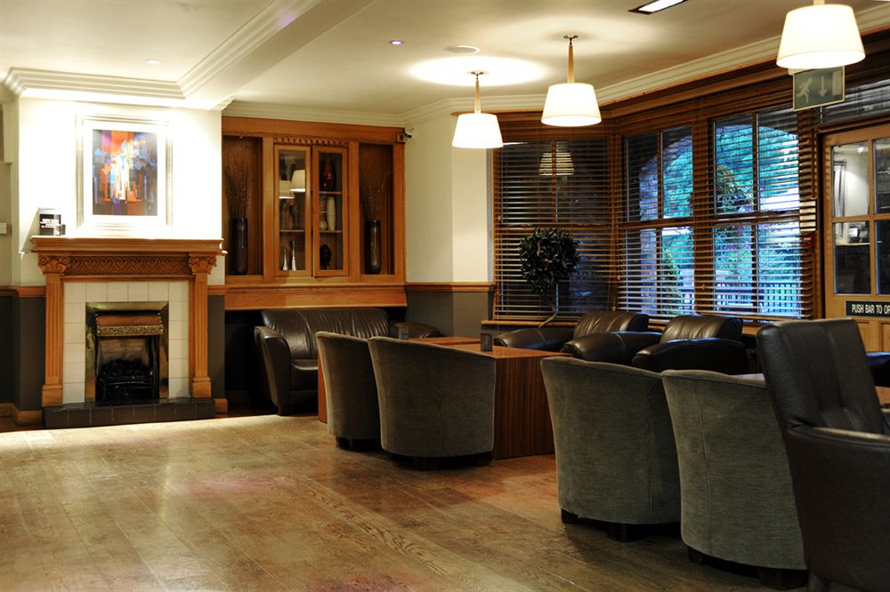 Фото Village Hotel Liverpool