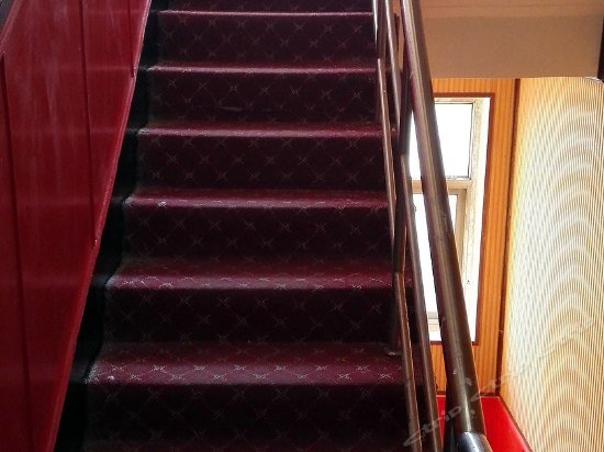 Фото Raofeng Hotel