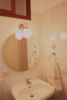 Фото BeeClaire Guest House