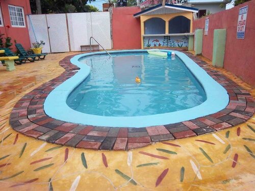 Гостиница Tropical Court Hotel в Монтего-Бей