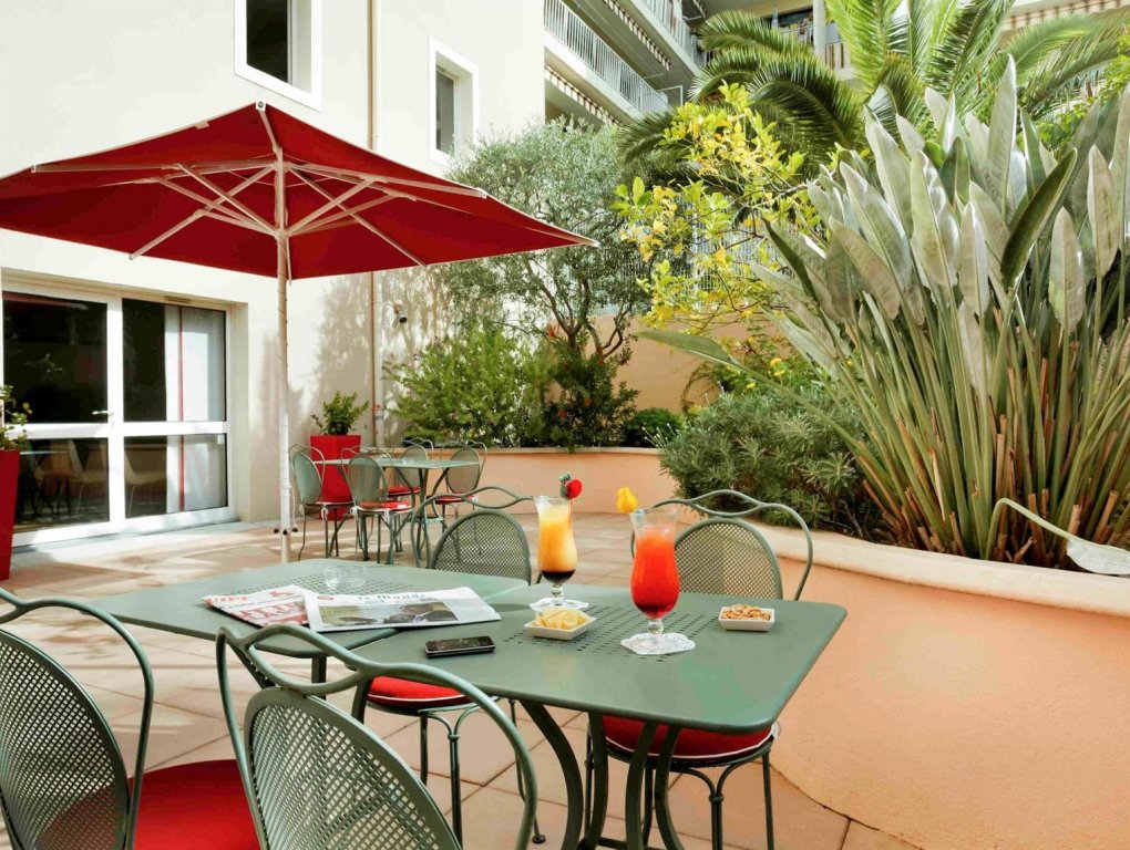 Фото отеля 2