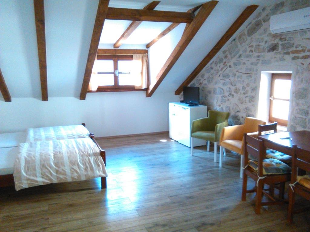 Фото Apartments Historic Stone House