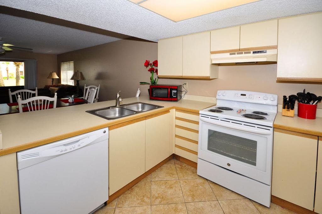 Фото Pet Friendly, 2 Bedroom, 2 Bath - Ocean Village Club P19