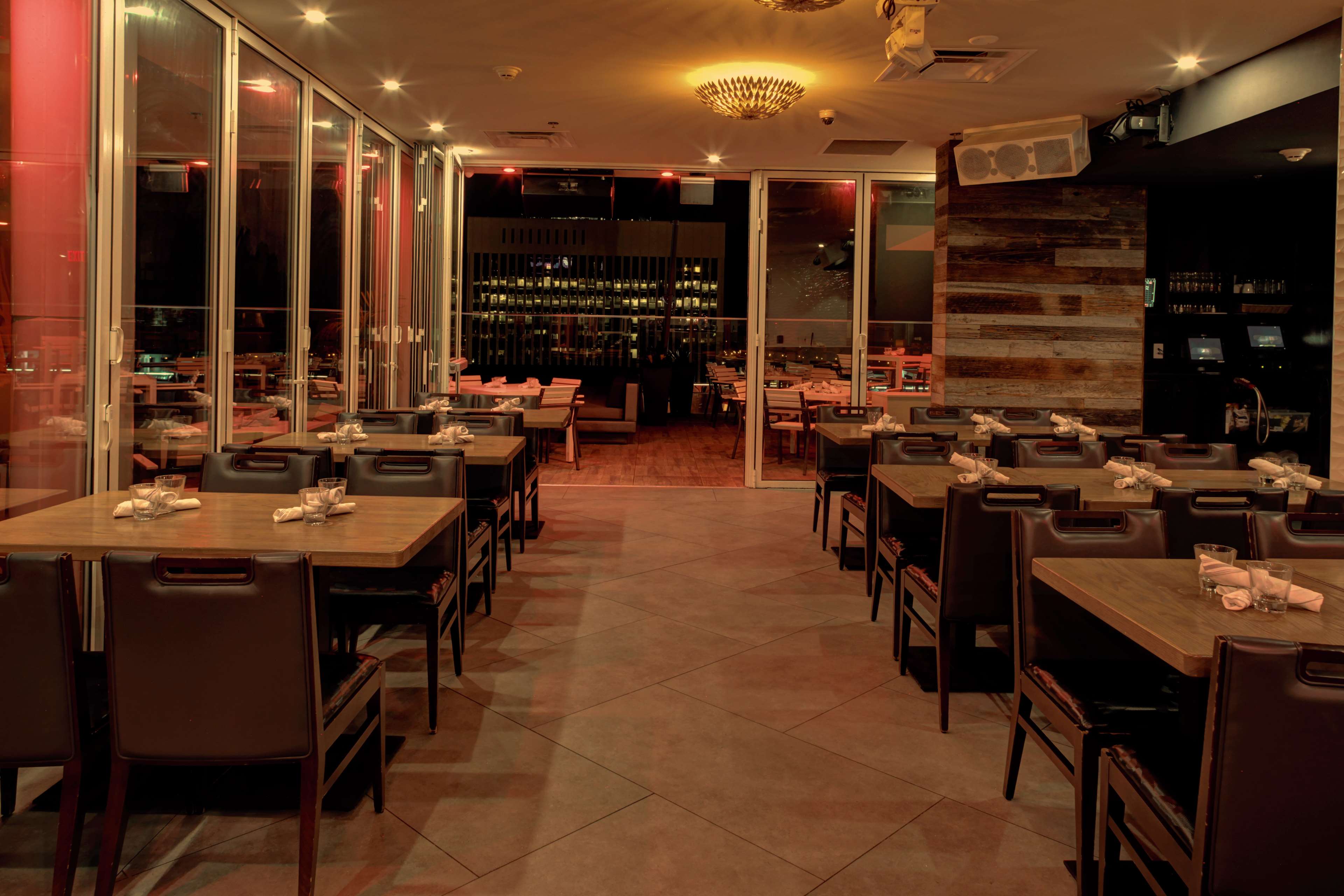 Фото Hampton Inn & Suites Richmond - Downtown