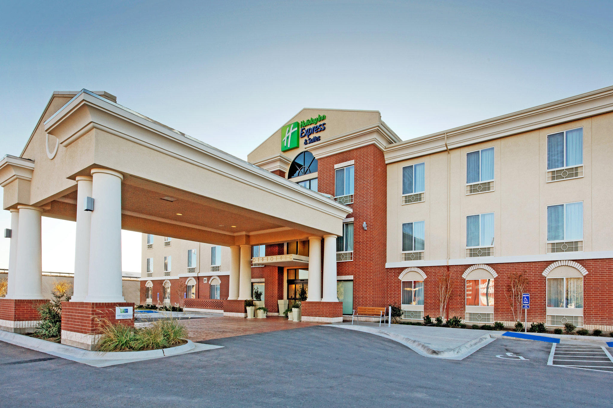 Фото Holiday Inn Express Hotel & Suites Ozona, an Ihg Hotel