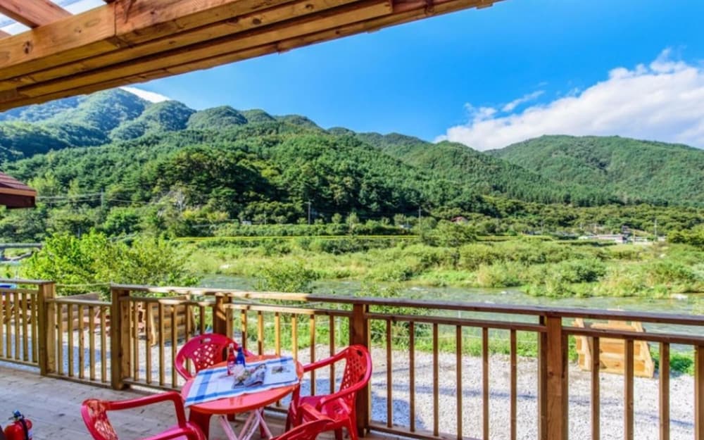 Фото Geochang Windmill Village Pension