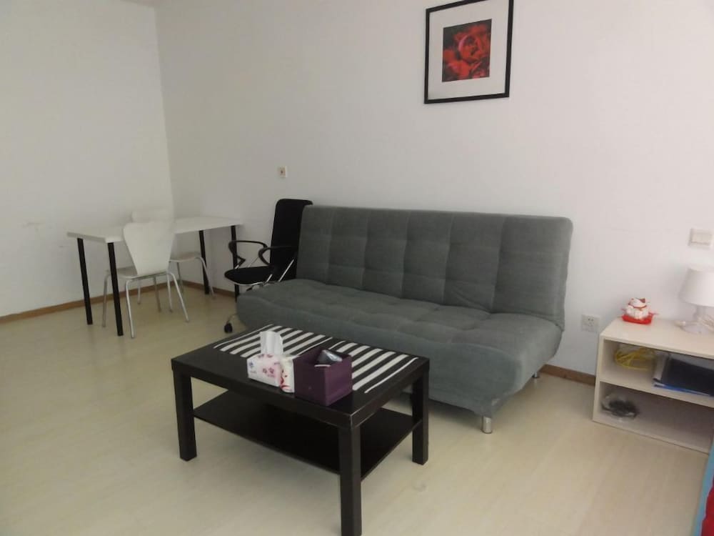 Фото Homehunter Short Term Apartment