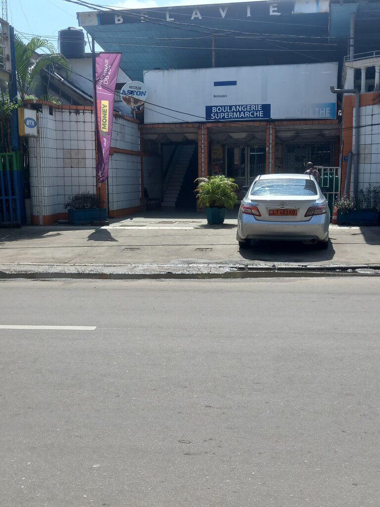 Convenience store Complexe Bélavie, Douala, photo