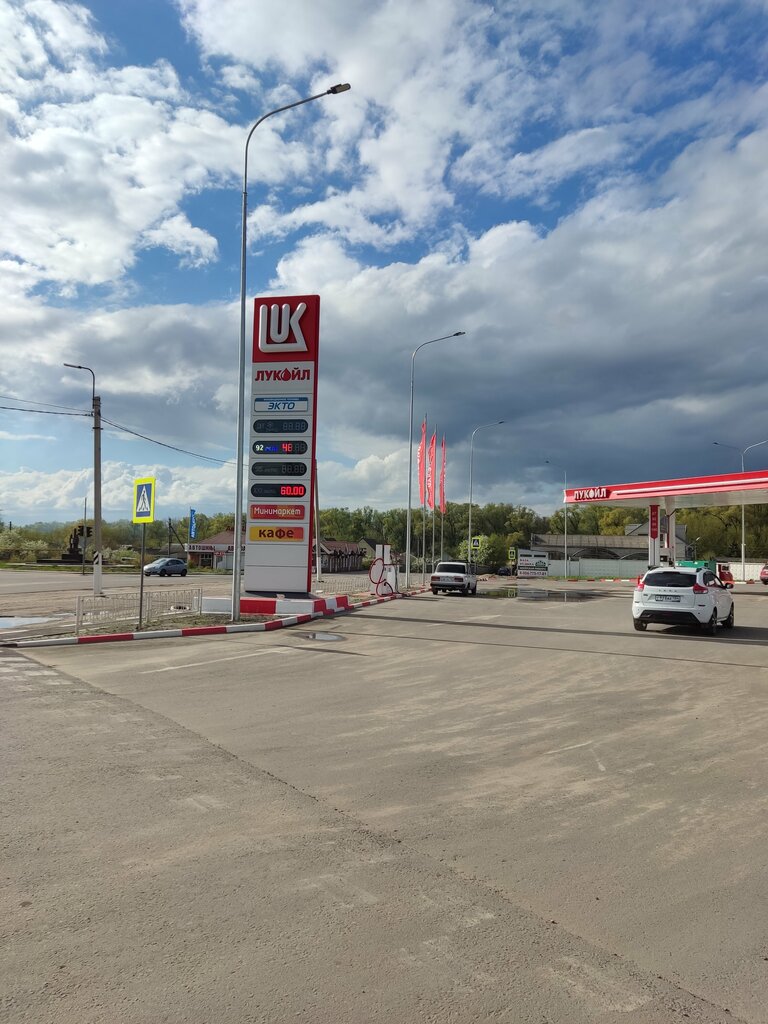 Benzin istasyonu Lukoil, Uriupinsk, foto