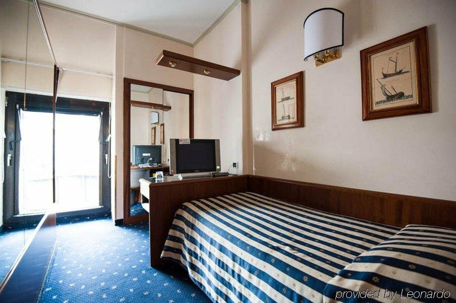 Фото Hotel Flora Milan