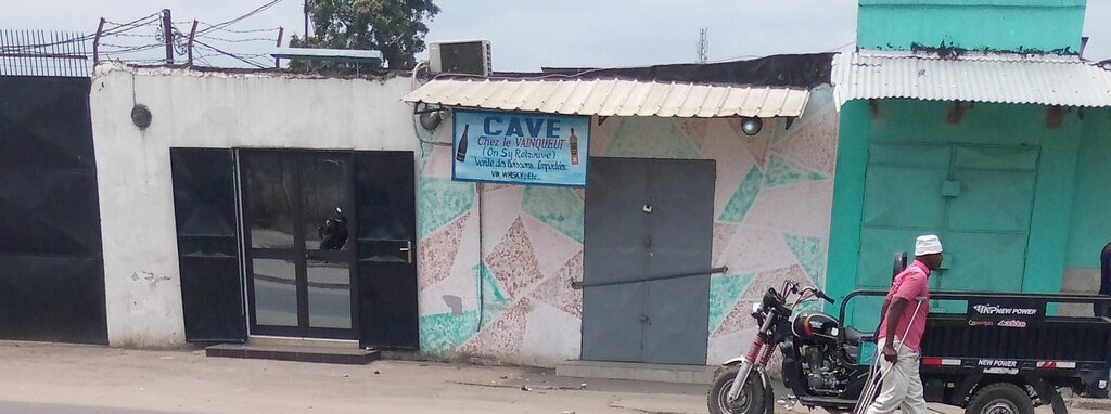 Bar, pub Cave chez le vainqueur, Brazzaville, photo