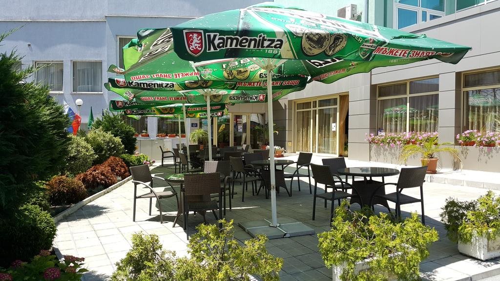 Фото отеля 2