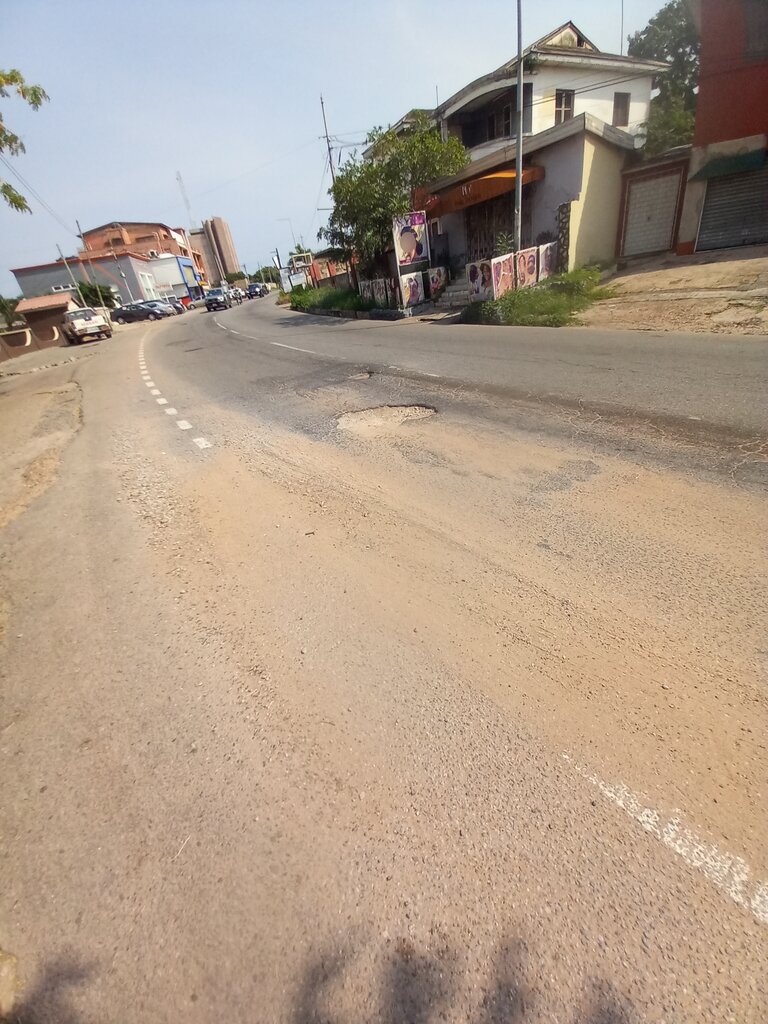 Beauty salon equipment Ny Hair Design, Accra, photo