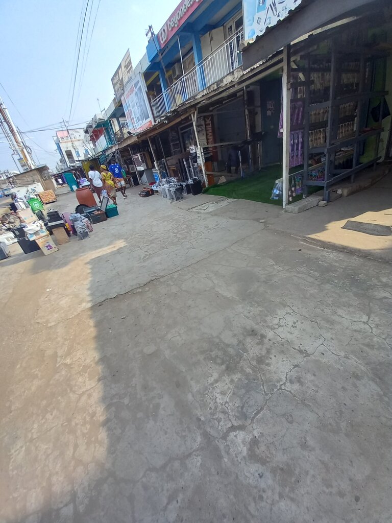 Beauty salon Desmond Barbering Salon, Accra, photo