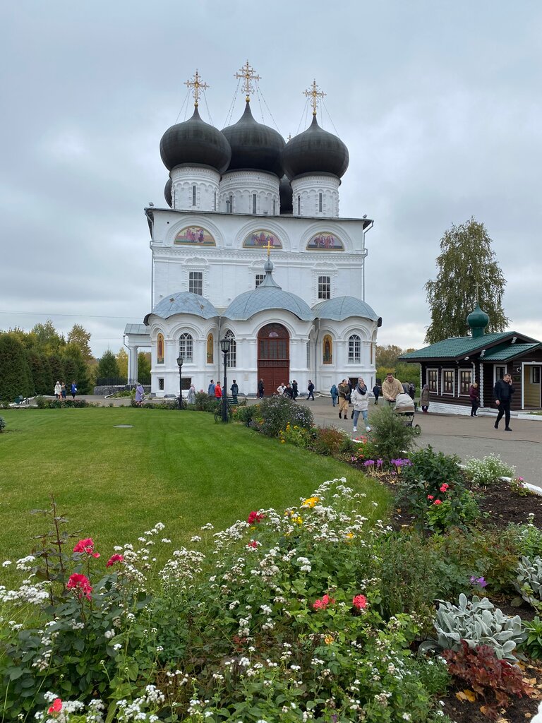 Orthodox church Trekh Svyatiteley Velikikh v Vyatskom Uspenskom Trifonovom Monastyre Church, Kirov, photo