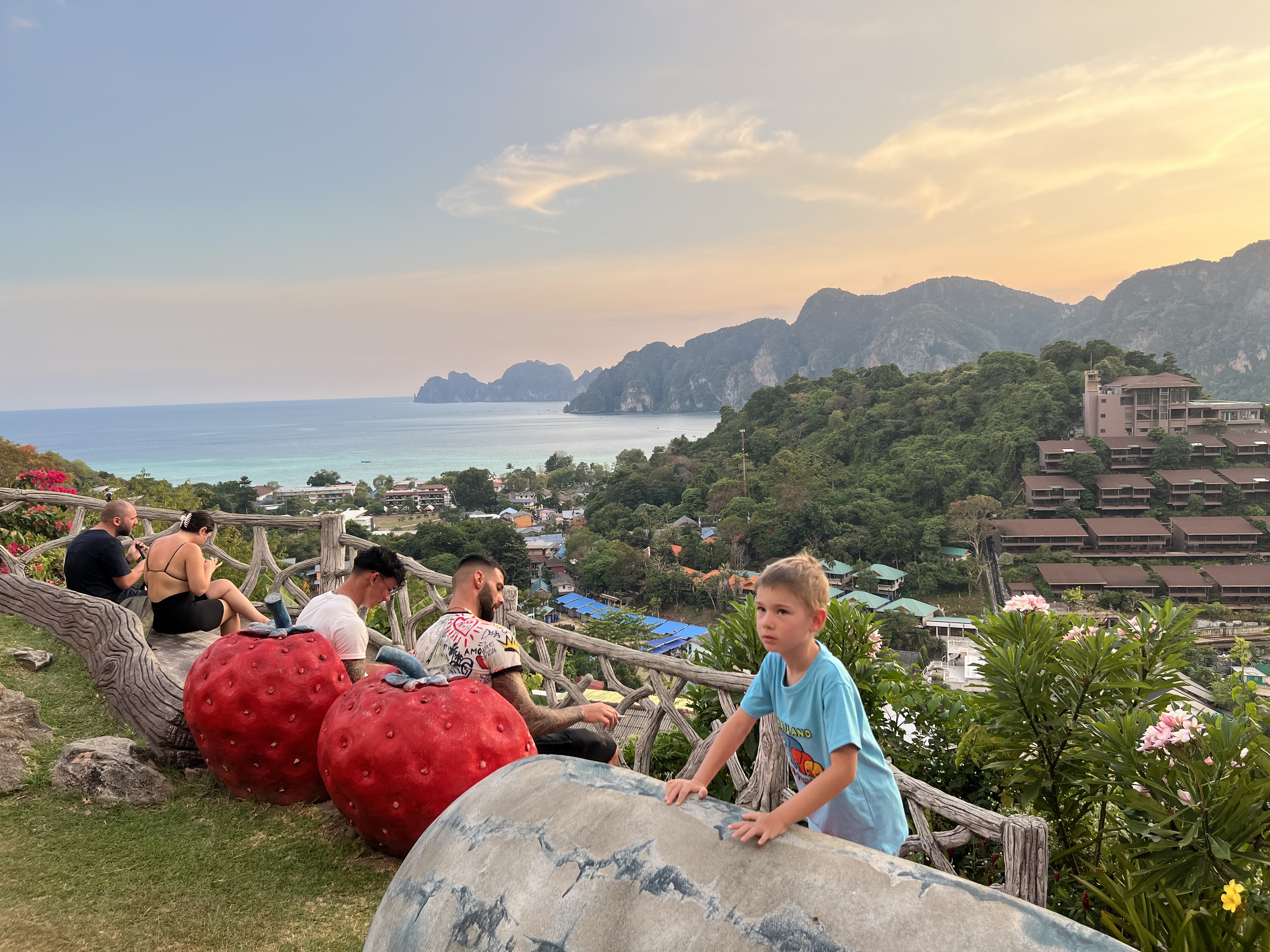 Фото Phi Phi Arboreal Resort