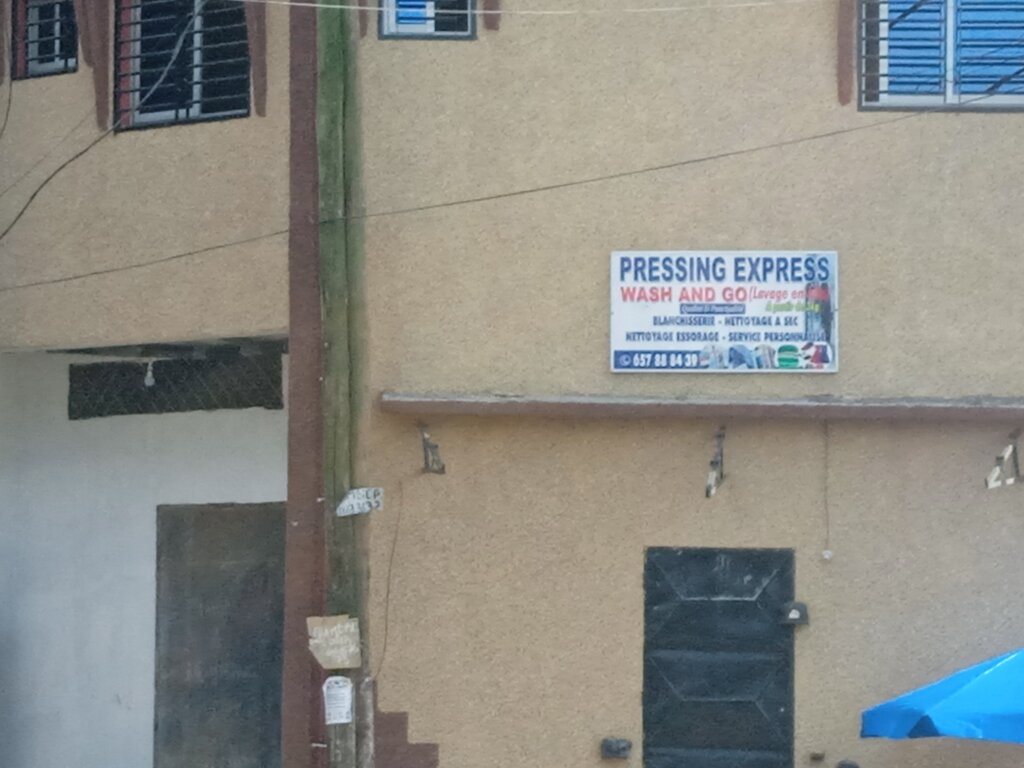Dry cleaning Léo Pressing, Douala, photo
