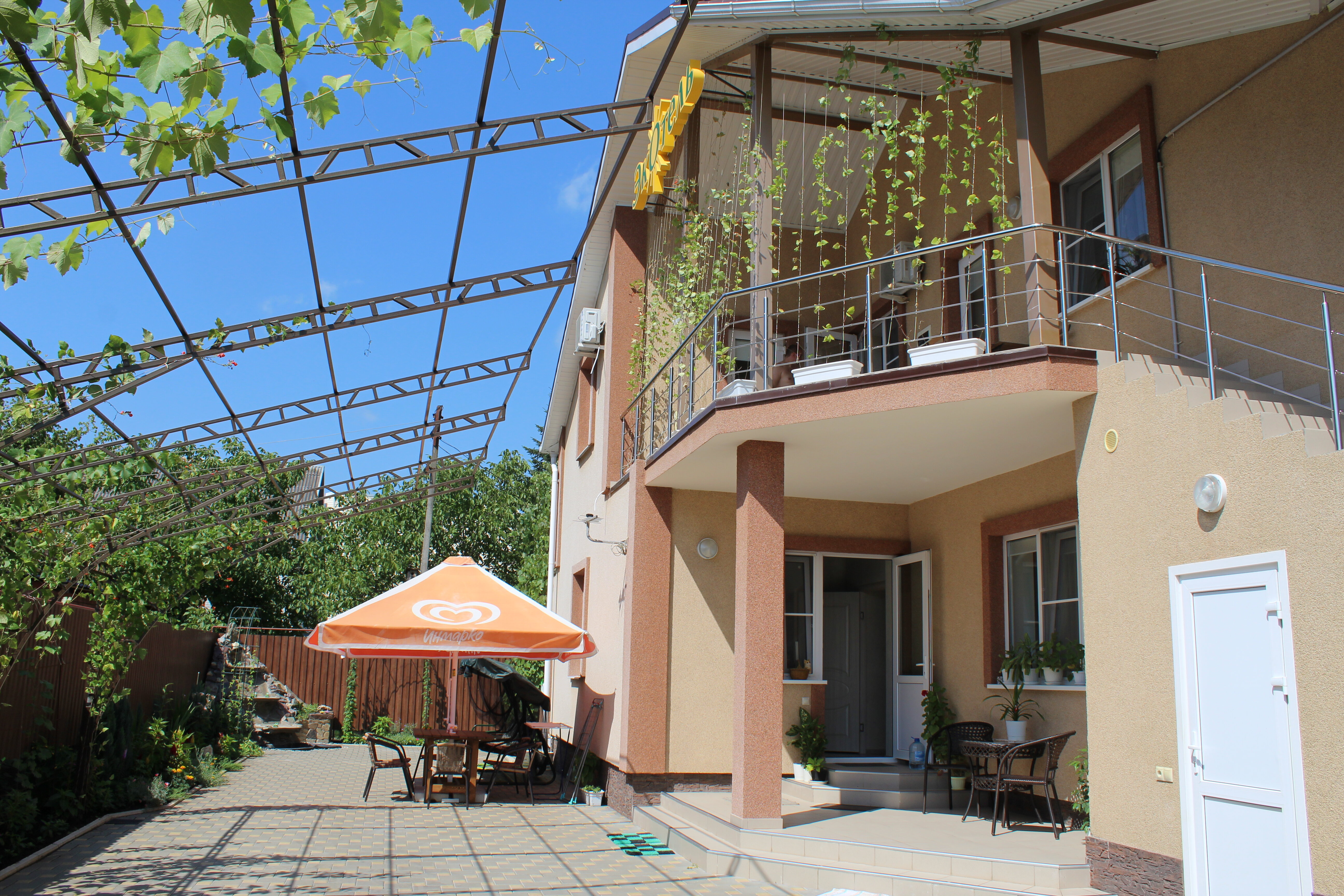 Фото отеля 2