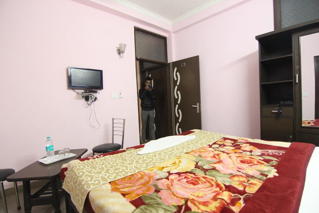 Фото Airport Hotel Dips Galaxy