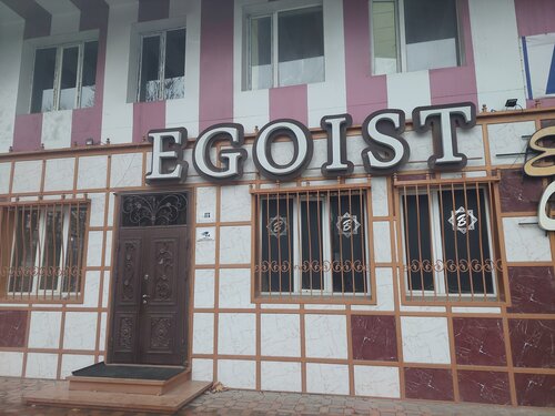 Трансгендер өз құлын қорлайды және трахает етеді