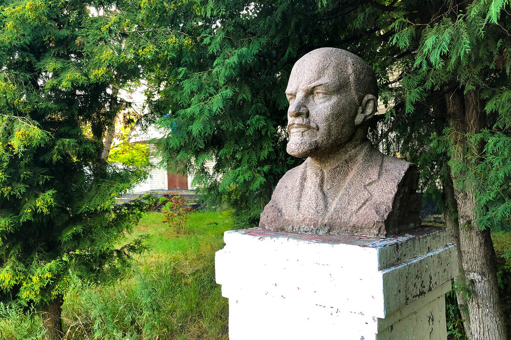 Monument, memorial Бюст В.И. Ленина, Dmitriyev, photo