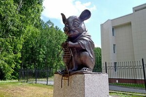 Мышь, вяжущая ДНК (Новосибирск, Советский район, микрорайон Академгородок, квартал Верхняя Зона Академгородка), жанровая скульптура в Новосибирске