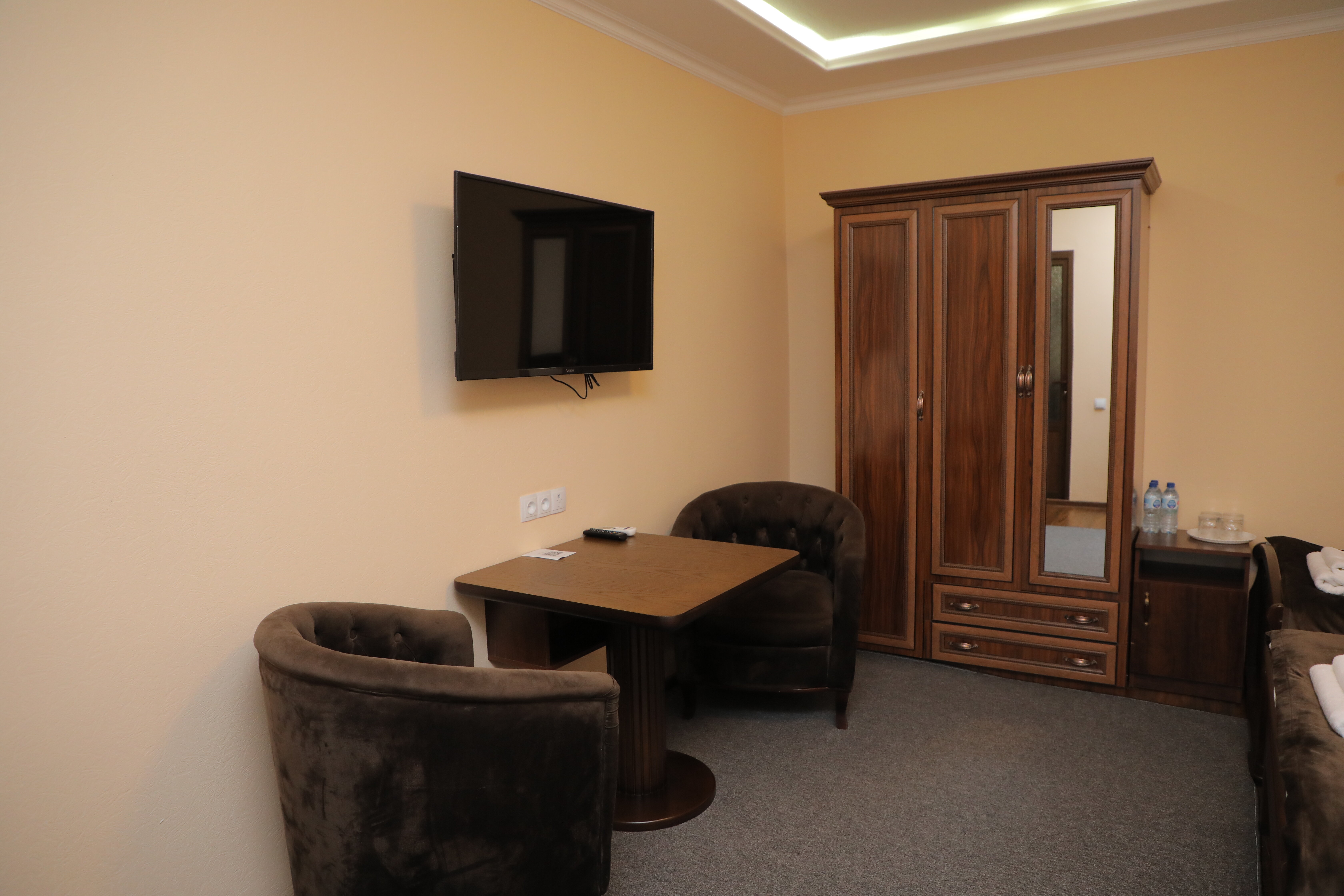 Фото Brick House