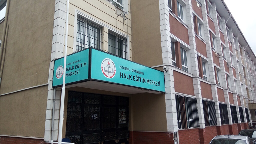 مركز تعليمي Zeytinburnu Halk Egitimi Merkezi Mudurlugu ، اسطنبول، صورة