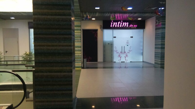 Былғары шағын юбкадағы сексуалды қыздар