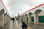 Лесная (Кантемировская ул., 25), станция метро в Санкт‑Петербурге