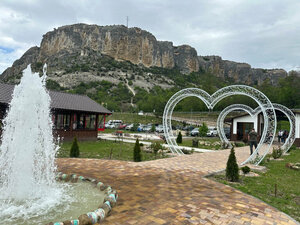 Озеро любви (Autonomous Republic of Crimea, Bakhchysaraiskyi raion, Kuibyshevska selyshchna rada), entertainment center