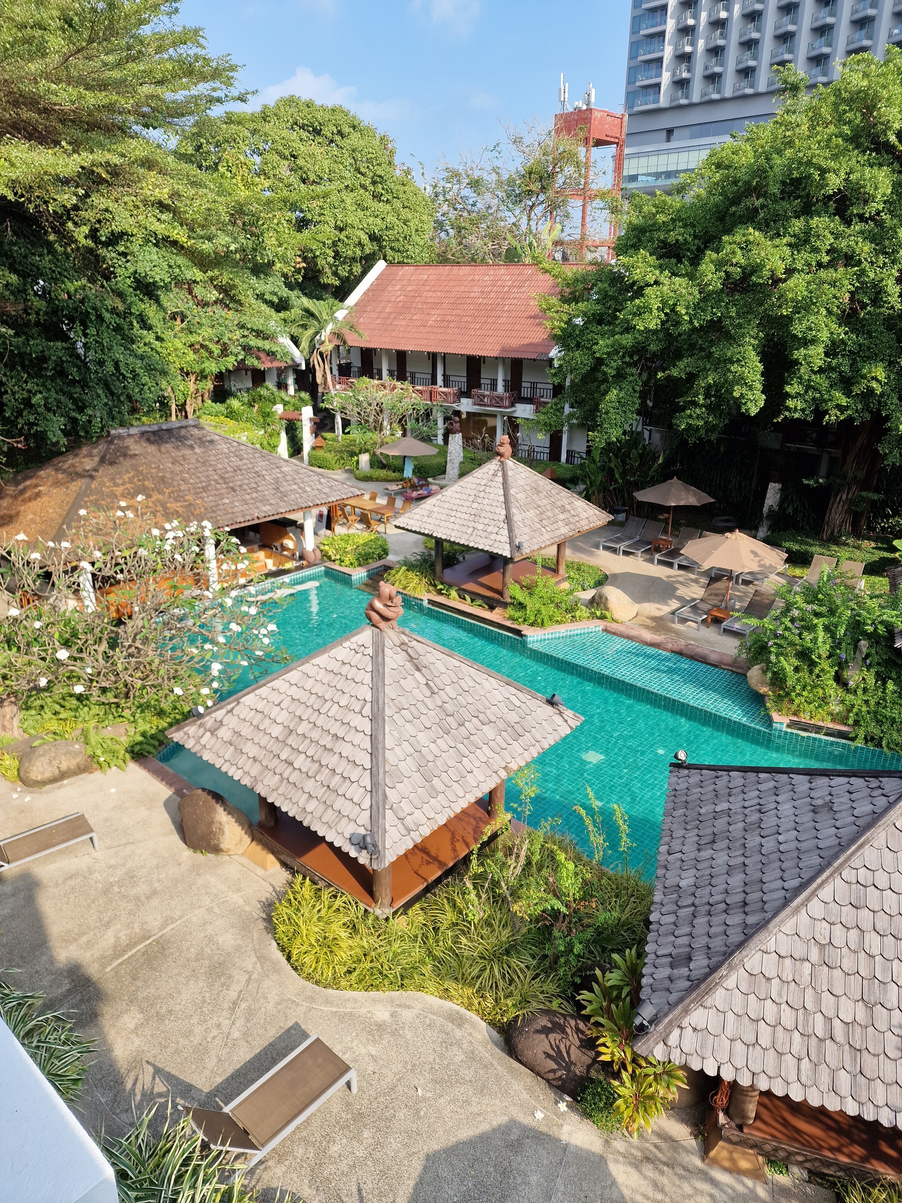 Фото Woodlands Hotel & Resort