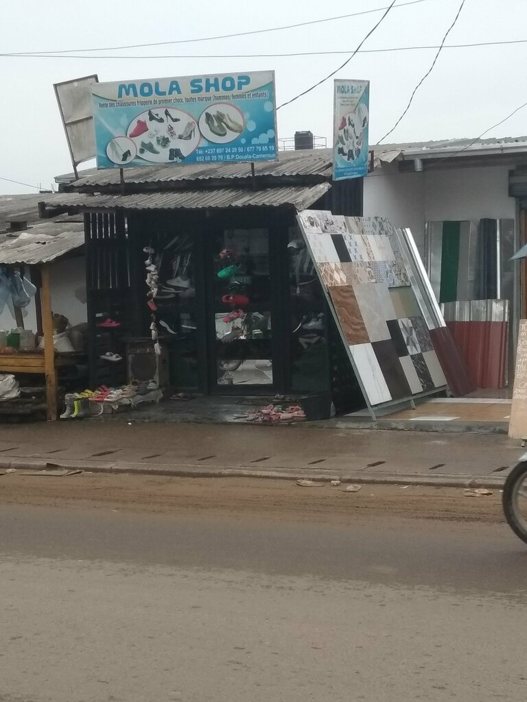 Shoe store Mola Shop, Douala, photo