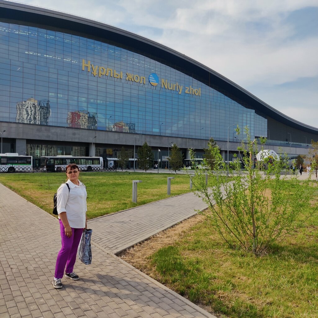 Tren garları Nurly Zhol, Astana, foto