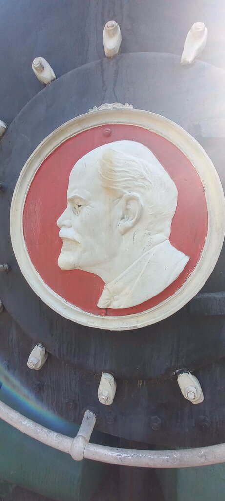 Monument to technology Паровоз-памятник в честь боевых и трудовых подвигов советских железнодорожников, Bryansk, photo