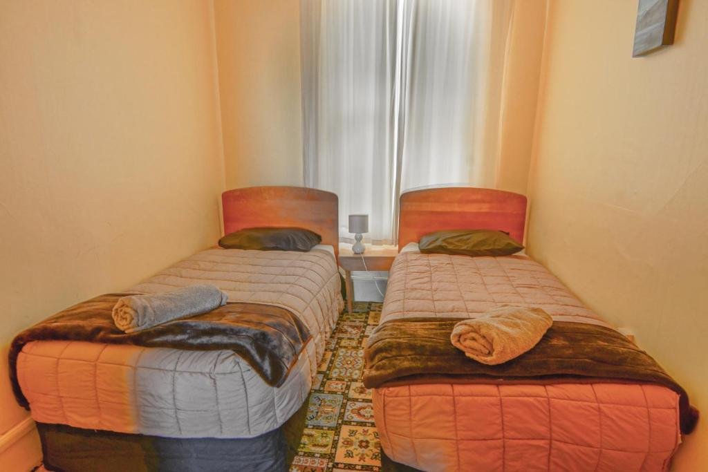 Фото Empire Hotel Backpackers